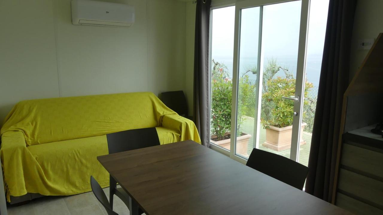 Agricampeggio Relax Maxicaravan Castelletto Di Brenzone Exterior photo