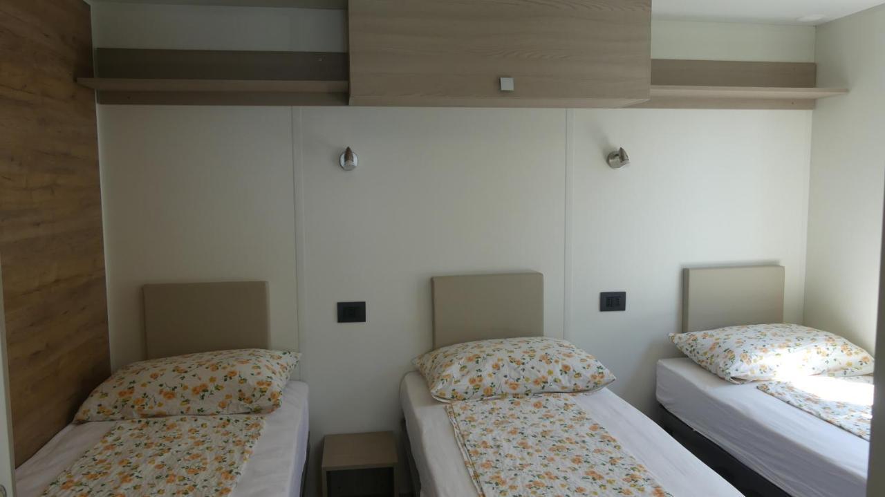 Agricampeggio Relax Maxicaravan Castelletto Di Brenzone Exterior photo