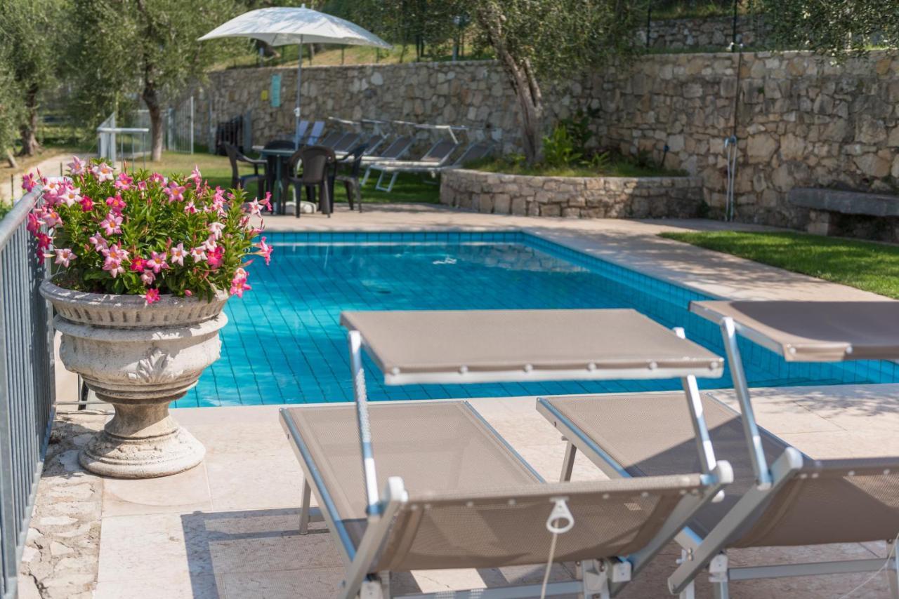 Agricampeggio Relax Maxicaravan Castelletto Di Brenzone Exterior photo