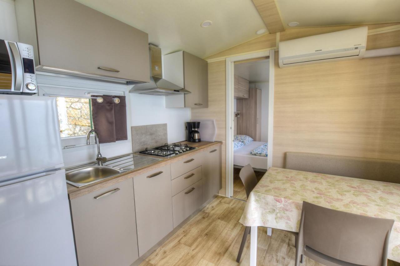 Agricampeggio Relax Maxicaravan Castelletto Di Brenzone Exterior photo