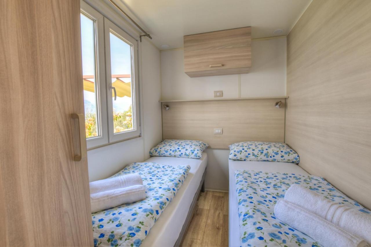 Agricampeggio Relax Maxicaravan Castelletto Di Brenzone Exterior photo